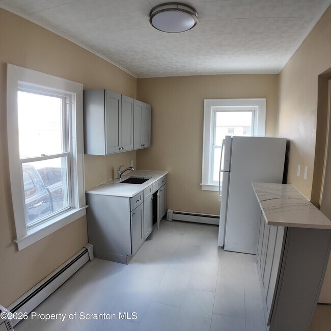 Building Photo - 128 Main St