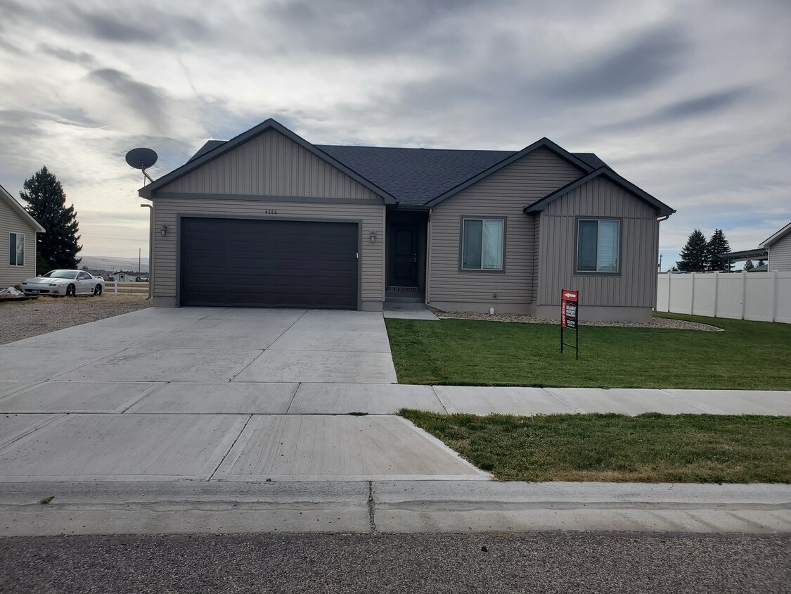 Primary Photo - 4186 Marlin Dr