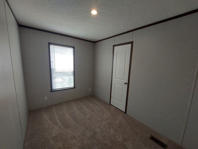 Building Photo - 105 Delta Dawn Dr