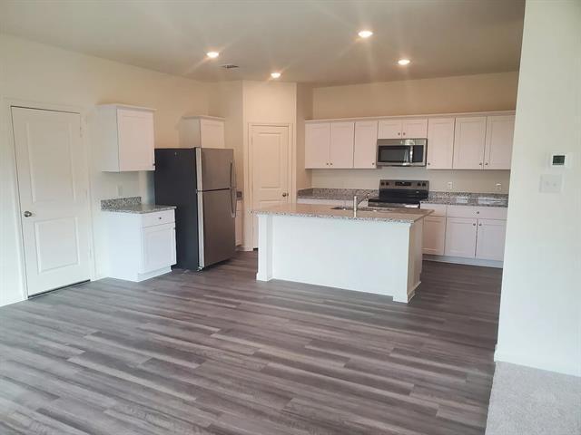 Building Photo - 2002 Prairie Ln