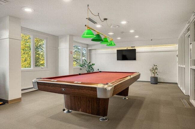 Photo du bâtiment - 9907-9104 104 Street NW