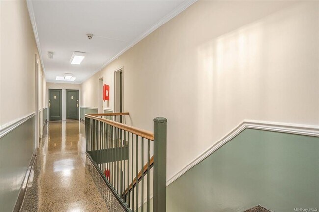 Foto del edificio - 920 Pelhamdale Ave