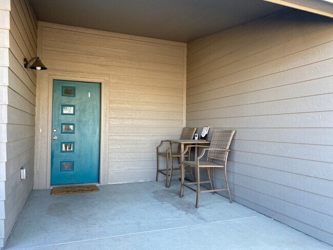 Foto del edificio - Luxury Rowhouse w/ 2-Car Garage in NE Ft. Collins