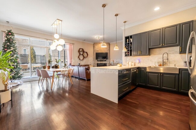 Photo - 852 N Damen Ave Apartment