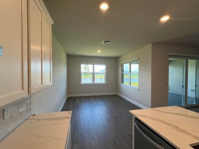 Foto del edificio - 6305 Cloverdale Ave