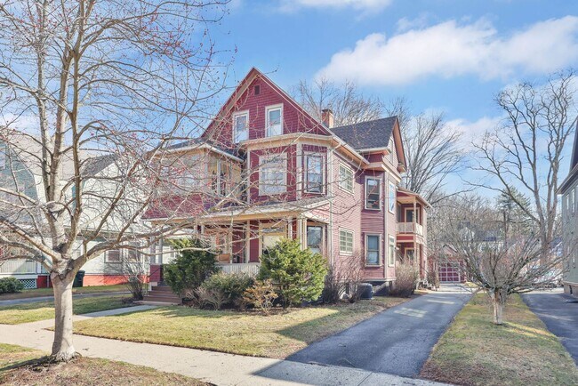 Foto del edificio - 65 Firglade Ave