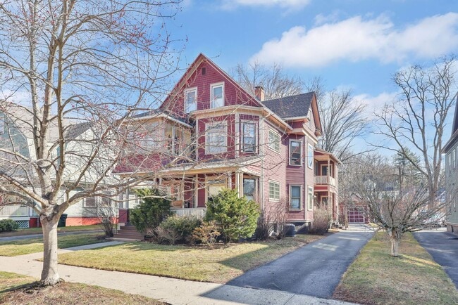 Building Photo - 65 Firglade Ave