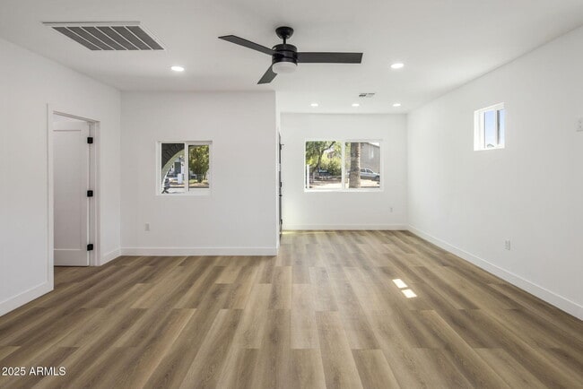 Foto del edificio - 1440 E Pierce St