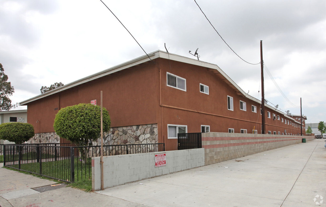Building Photo - 1345 S Greenwood Ave