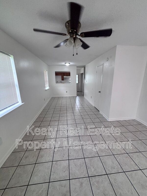 Foto del edificio - 125 Country Ln