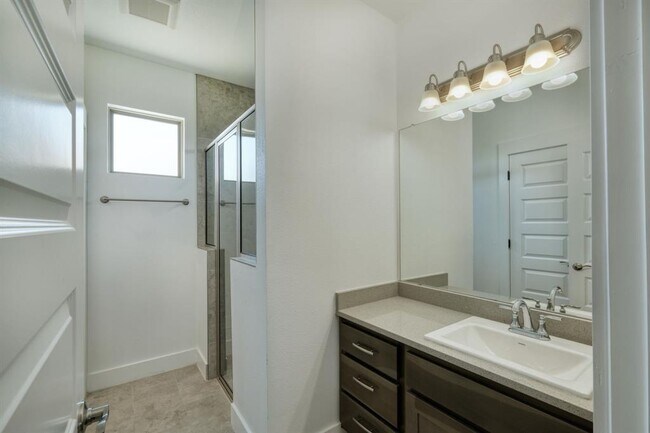 Foto del edificio - 1300 Black Locust Drive West