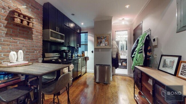 Building Photo - 436 W 52nd St