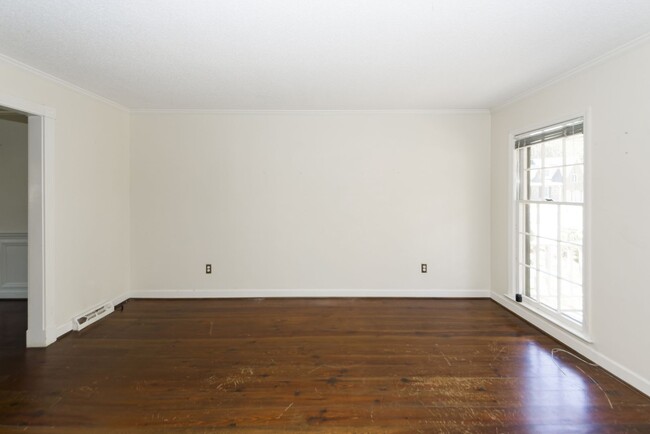 Building Photo - 5 Bedroom 3 Bath Home in Parkshore - Charl...