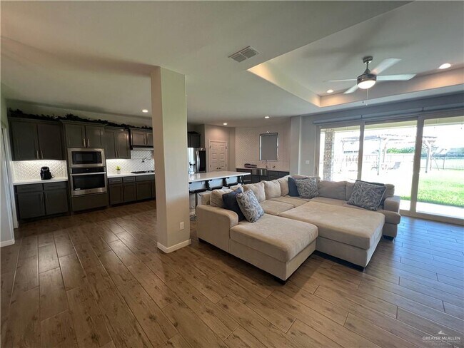 Foto del edificio - 5109 Lost Creek Ln