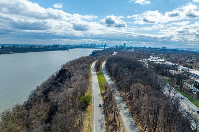 The scenic Palisades Interstate Parkway connects Englewood Cliffs, NJ to the GWB.