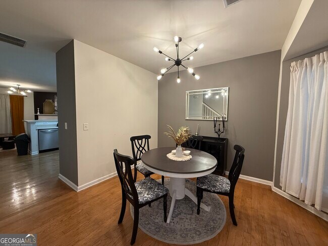 Foto del edificio - 1487 Cove Creek Cir