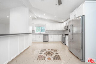 Building Photo - 20746 Clarendon St