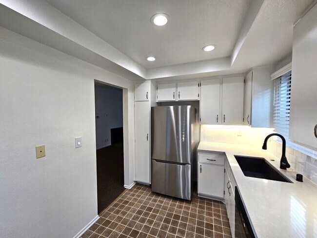 Foto del edificio - 2349 S Bentley Ave