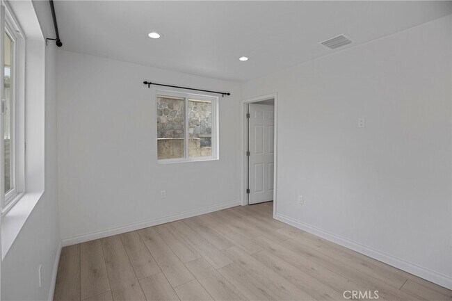 Foto del edificio - 10410 Mountair Ave