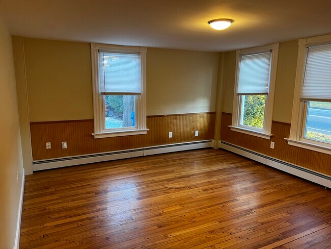 1st flr bedroom - 292 Foxon Rd