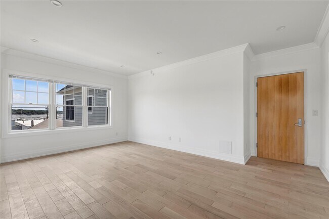 Building Photo - 22 Sagamore Hill Dr