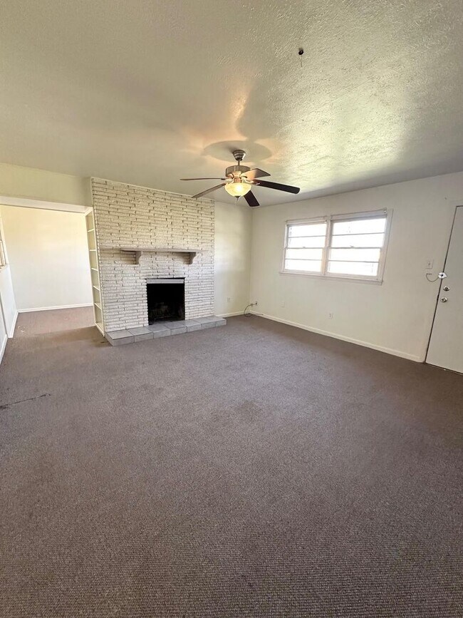 Foto del edificio - House Ready to Rent ASAP! Corner Lot!