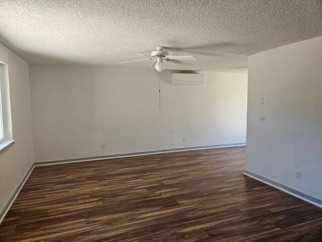 Building Photo - 2504001