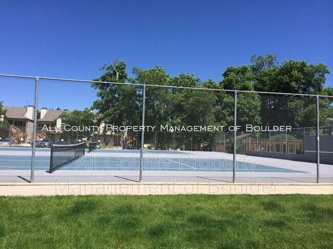 Foto del edificio - 2626 Juniper Ave