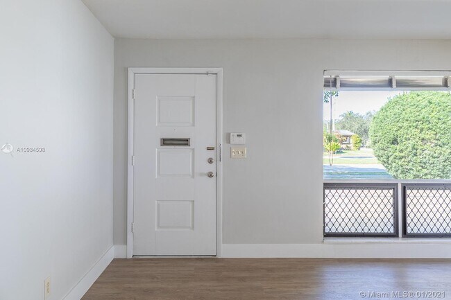 Building Photo - 815 N 46th Ave