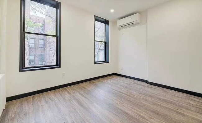 Building Photo - 439 W 46th St