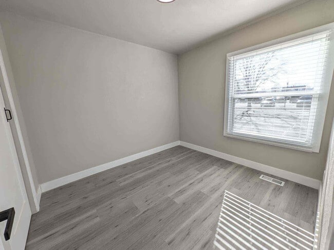 Photo - 433 E Bridge St Apartment