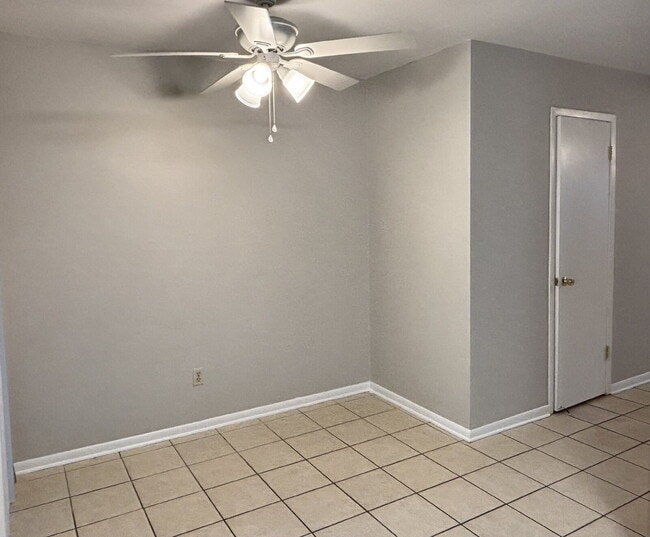 Building Photo - 696 Tyner St