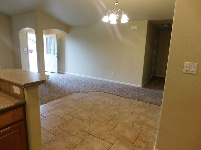 Foto del edificio - 3 Bed/2 Bath in Pearpark