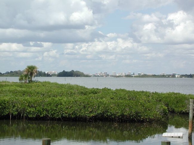 Foto del edificio - 5342 Hidden Harbor Rd