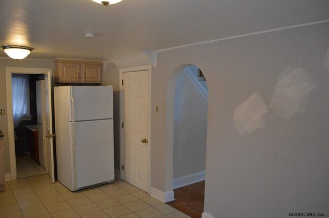 Building Photo - 36 New Shaker Rd