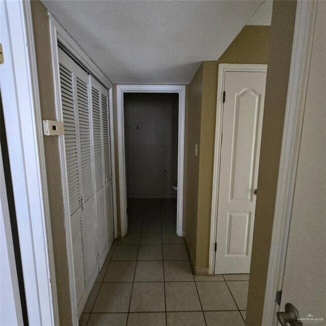 Foto del edificio - 12 S Bryan Rd