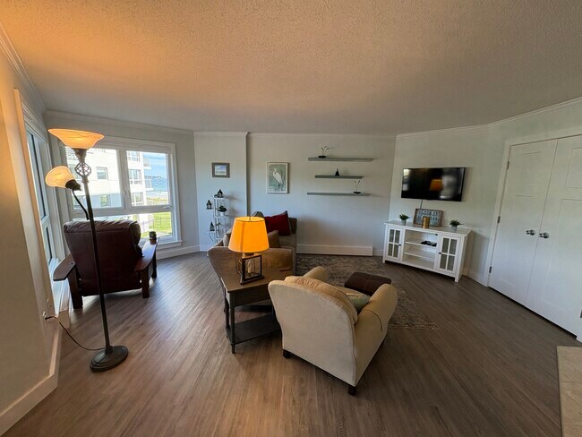 Sala de estar con vistas - 219 E Grand Ave