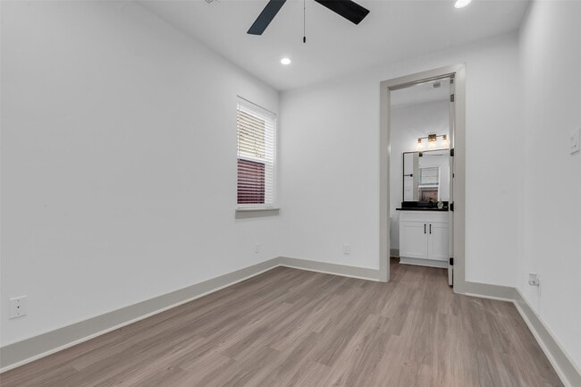 Building Photo - 5310 Kindred Gdn Ln