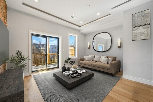 Building Photo - 125 Saratoga St