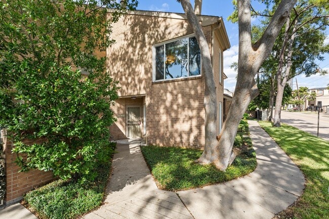 Foto del edificio - 1928 Augusta Dr