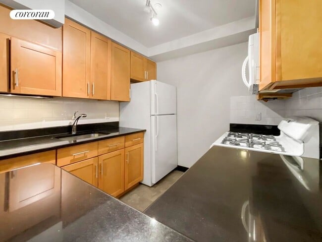 Foto del edificio - 1405 Fifth Avenue 6B