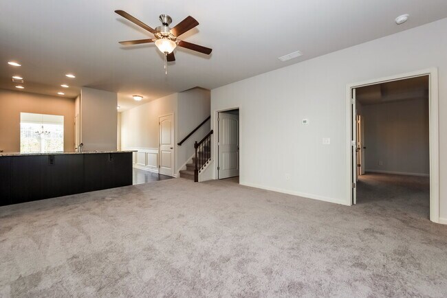 Building Photo - 313 Lara Ln