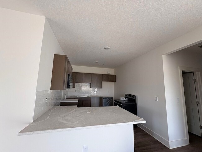 Building Photo - 4827 N Vassar Ave