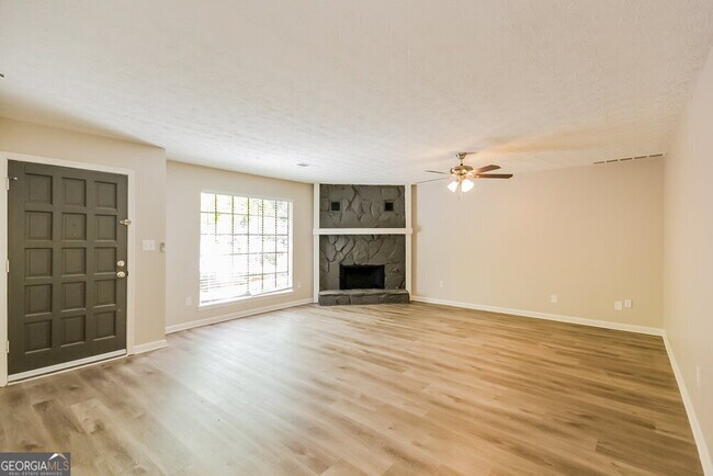 Foto del edificio - 440 Creekside Ct