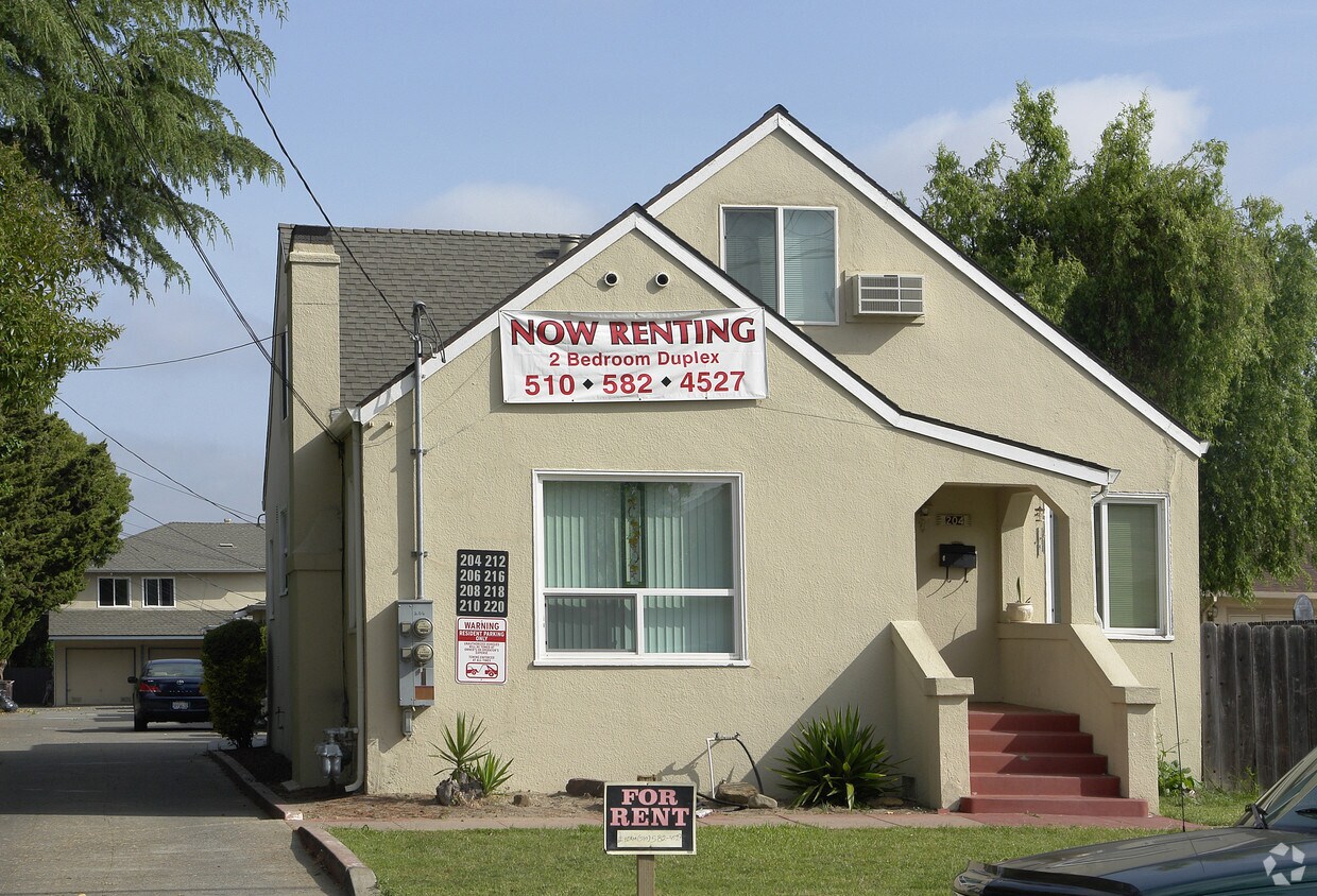Building Photo - 542-548 Cherry Way