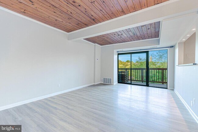 Foto del edificio - 53 Skyhill Rd