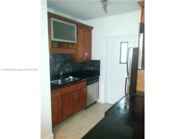 Foto del edificio - 2880 Pine Tree Dr