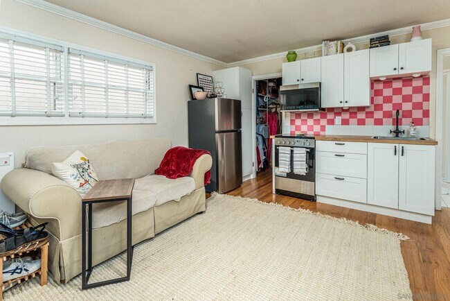 Building Photo - 4415 Arizona St