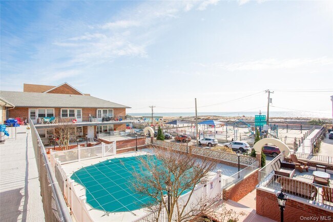 Foto del edificio - 765 Shore Rd