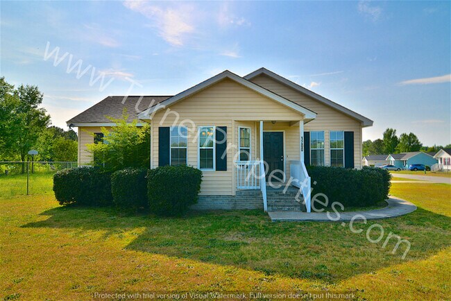 Building Photo - Cute Country 3 BR w/ Laminate Hardwoods